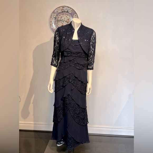 SOLD. Beautiful evening gown for mother of the bride, Laura petite. - Picture 1 of 5